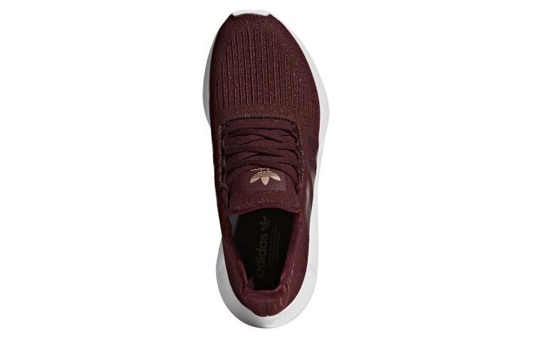 Shop adidas originals Swift Run 透氣輕便 低幫 跑步鞋 女款 酒紅色