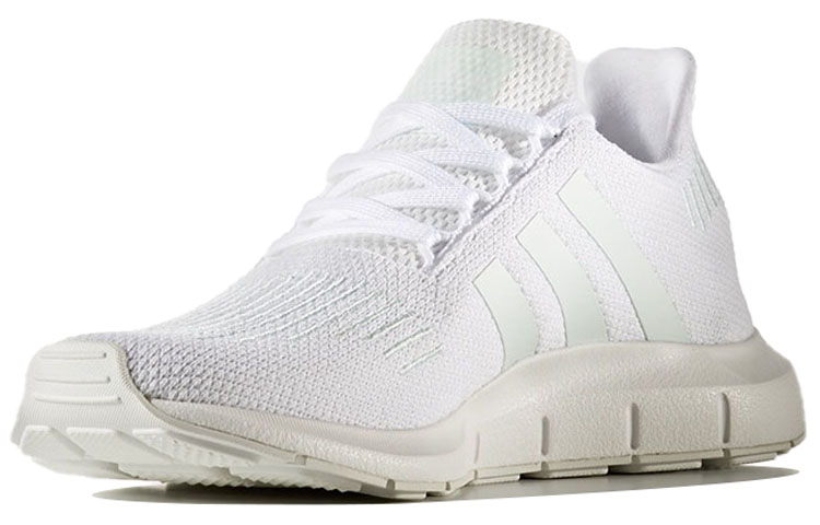 Lookbook (W) 아디다스 스위프트 런 '화이트'  (Adidas Seuwipeuteu Leon 'Hwaiteu') CG4138