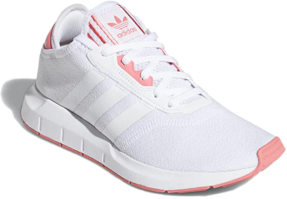 (W) adidas Swift Run X ''Bianco Rosa Nebuloso'' H01904 Lookbook (W) adidas Swift Run X ''Bianco Rosa Nebuloso'' H01904
