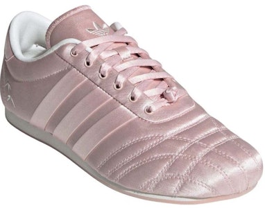 (W) adidas Taekwondo Lace ''Sandy Pink Satin'' Sepatu Satin Pink JP5196 Lookbook (W) adidas Taekwondo Lace ''Sandy Pink Satin'' Sepatu Satin Pink JP5196