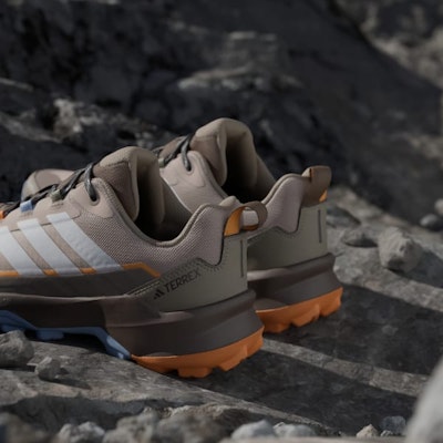 (W) 아디다스 테렉스 스카이체이서 AX5 GTX 하이킹 원더 토프/오프 화이트/글로우 블루 HP7169 2