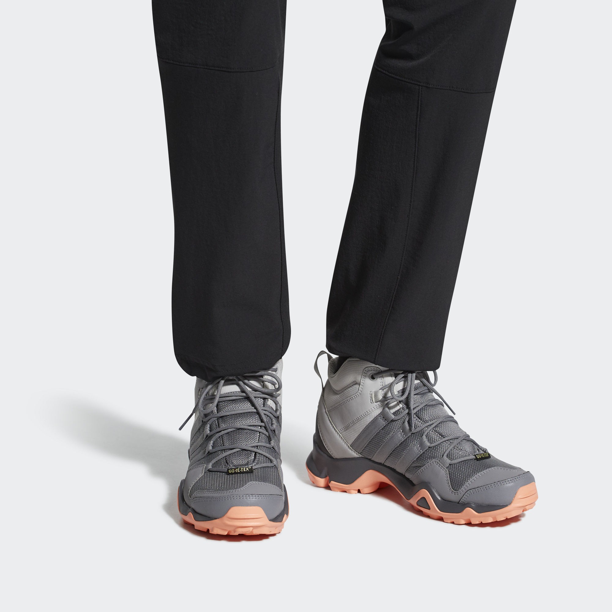 Sizing (W) adidas Terrex AX2R Mid GTX ''Grau Rosa'' CM7662