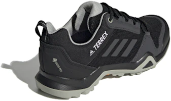 Lookbook adidas Terrex AX3 GTX 女款 黑灰色