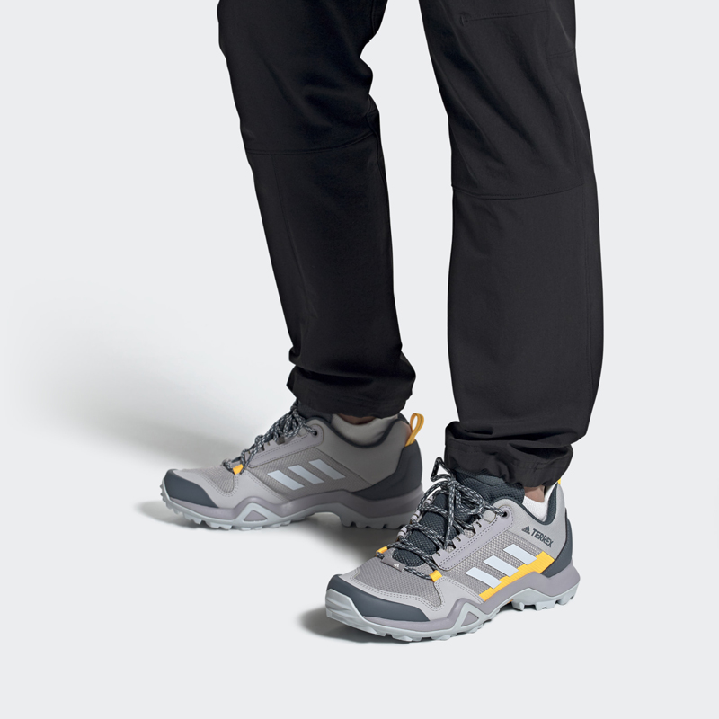 Sizing (W) adidas Terrex Ax3 Hiking ''Grigio Blu Giallo'' FV6910