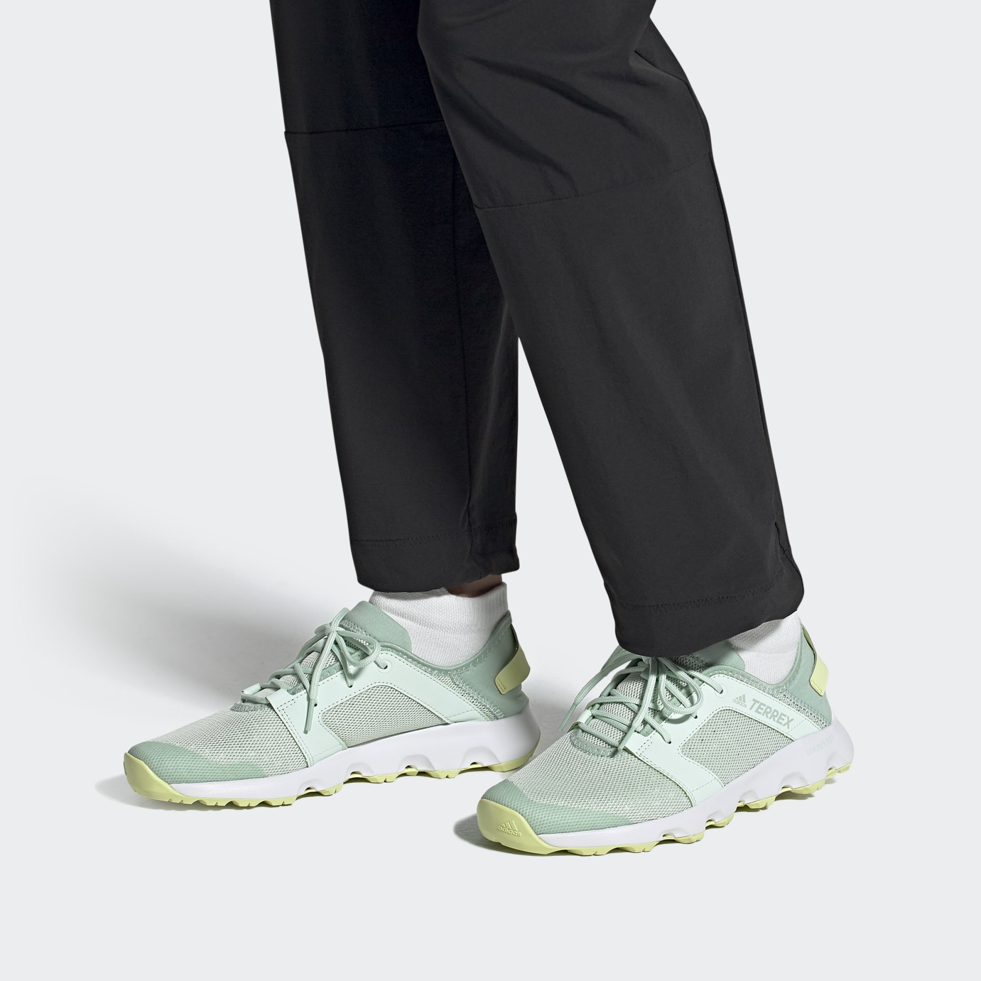 Sizing (W) adidas Terrex Cc Voyager Sleek 'Verde Blanco' EF2417