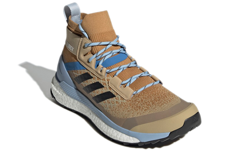 Lookbook (W) テレックス フリーハイカー プライムブルー ベージュ (Terrex Furī Haikā Puraimuburū Bēju) FZ2970