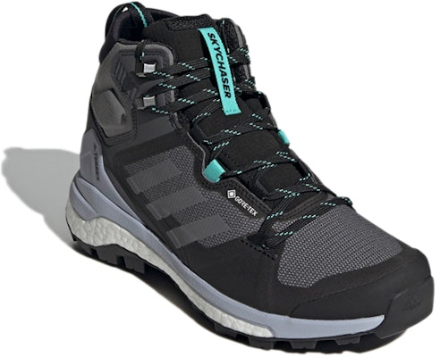 (W) adidas Terrex Skychaser 2 Mid GORE-TEX 'Hitam Kelabu Perak' FY9727 Lookbook (W) adidas Terrex Skychaser 2 Mid GORE-TEX 'Hitam Kelabu Perak' FY9727