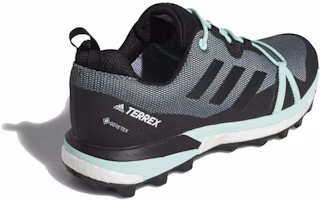 Lookbook adidas Terrex Skychaser Lt Gore-tex 女款登山鞋 黑綠