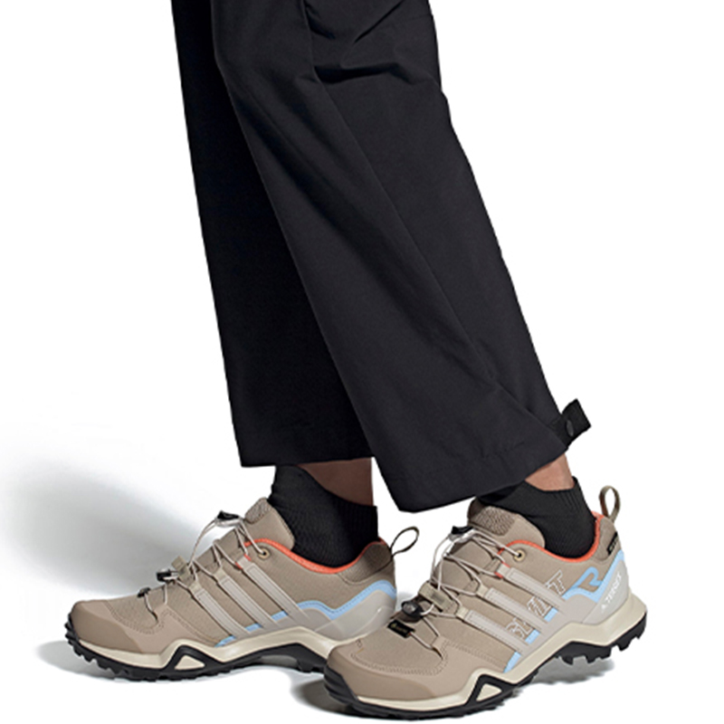 Sizing adidas Terrex Swift R2 Gore-Tex 登山鞋 女士款 浅棕色藍色