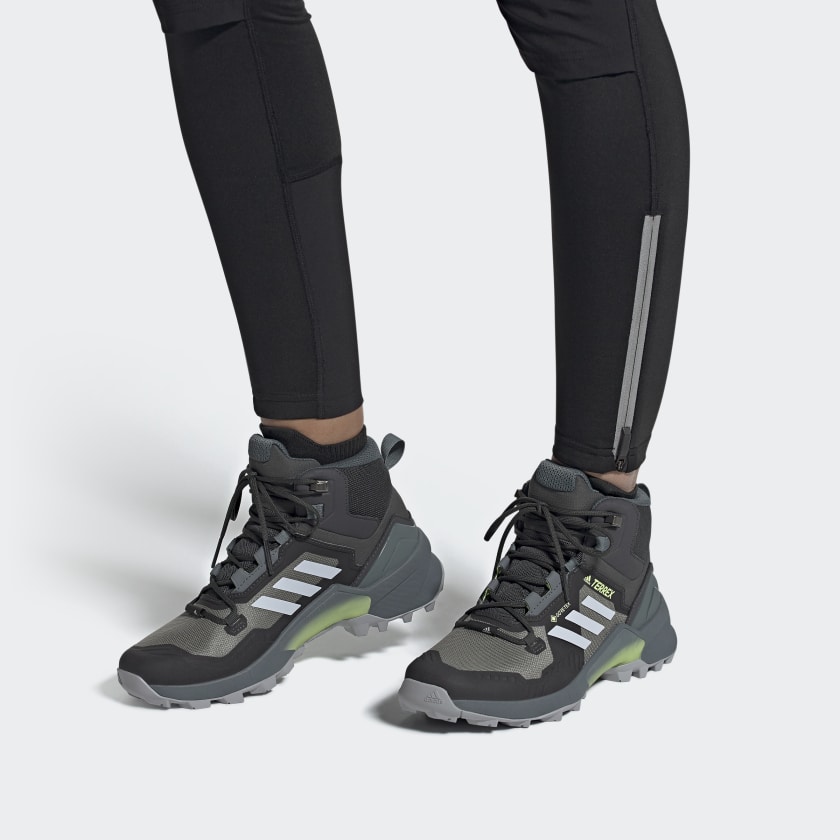 Sizing (W) 阿迪达斯 Terrex Swift R3 中帮Gore-Tex '黑灰' FW2783