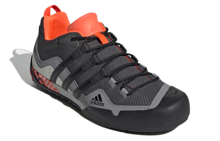Lookbook (W) adidas Terrex Swift Solo ''Gris Noir'' S29255
