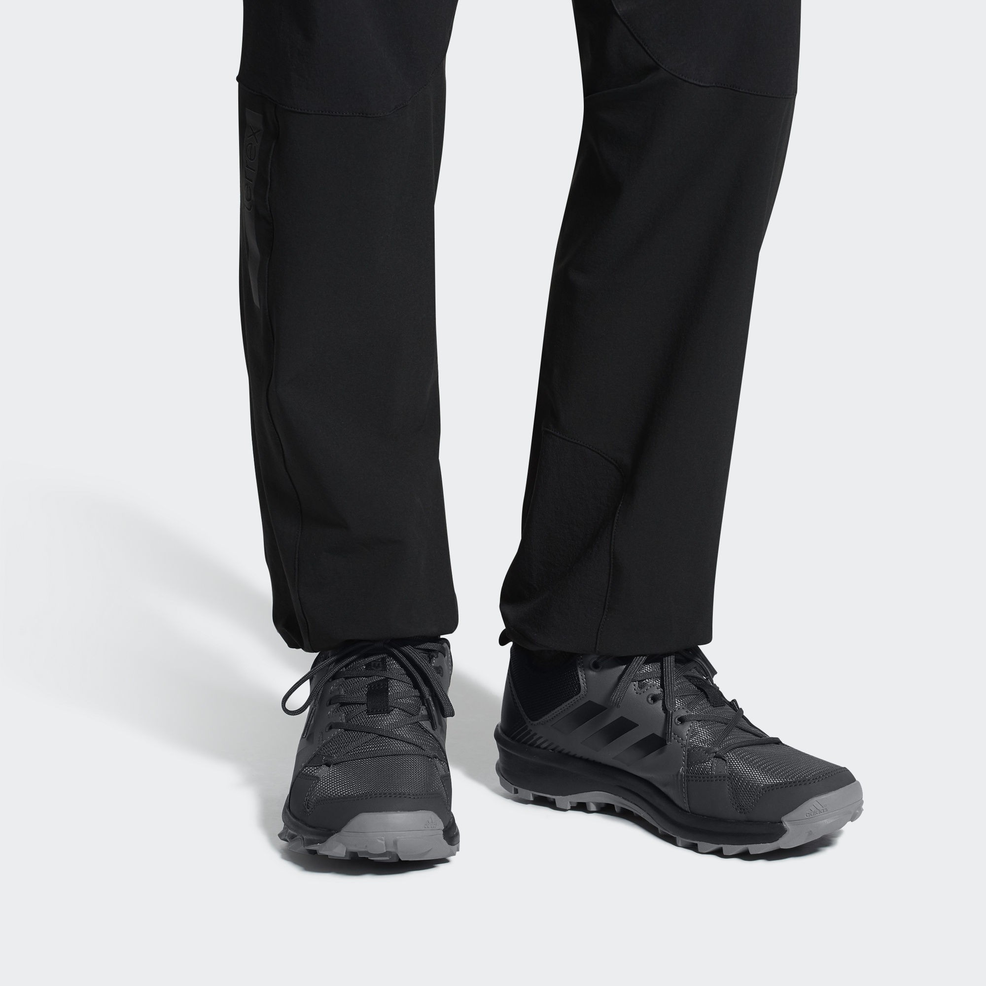 Sizing adidas Terrex Tracerocker 舒適耐磨戶外鞋 女款 黑灰色