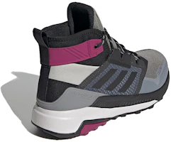Shop adidas Terrex Trailmaker 高筒寒冷抵抗健行 女款 黑灰紫