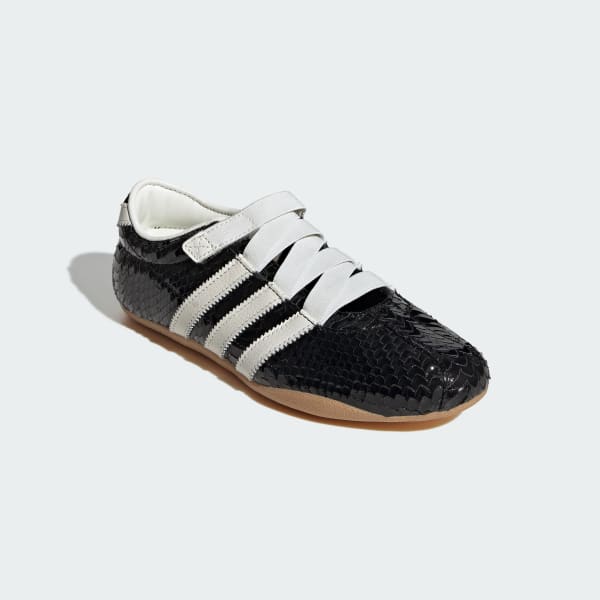 Shop (W) adidas Tokyo MJ Negro/Blanco Hueso/Goma KI4313