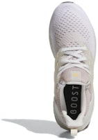 Adidas Ultraboost 1.0 舒適 防滑 低幫 跑步鞋 女款 米白色 Shop Adidas Ultraboost 1.0 舒適 防滑 低幫 跑步鞋 女款 米白色