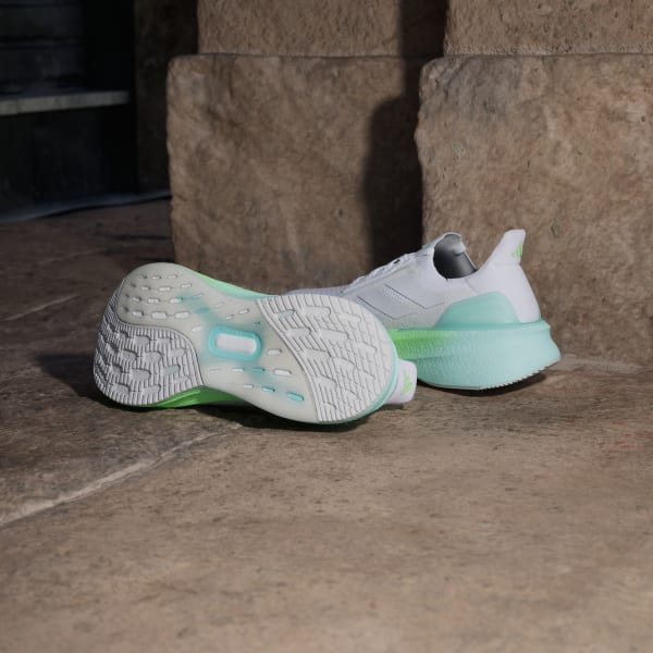 Shop (W) Adidas Ultraboost 5X 跑鞋 雲白/灰沖/青檸綠 JQ2927