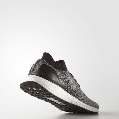 (W) adidas UltraBoost Tanpa Kandang 'Hitam' BB3904 Lookbook (W) adidas UltraBoost Tanpa Kandang 'Hitam' BB3904