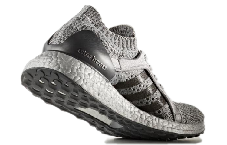 Shop adidas Ultraboost 舒適運動 通風耐磨 低筒 跑步鞋 女款 銀灰