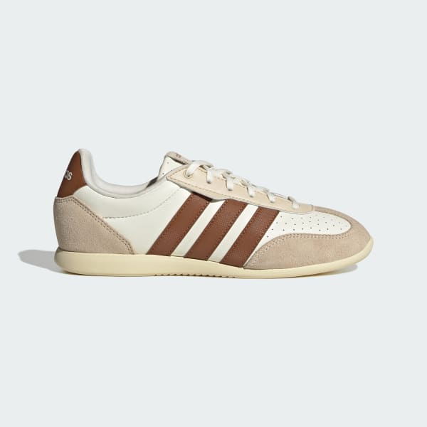 (Women) Adidas Vareda Shoes / BARREDA LO Sneakers Off White/Dusky Bronze/Warm Vanilla HQ7389