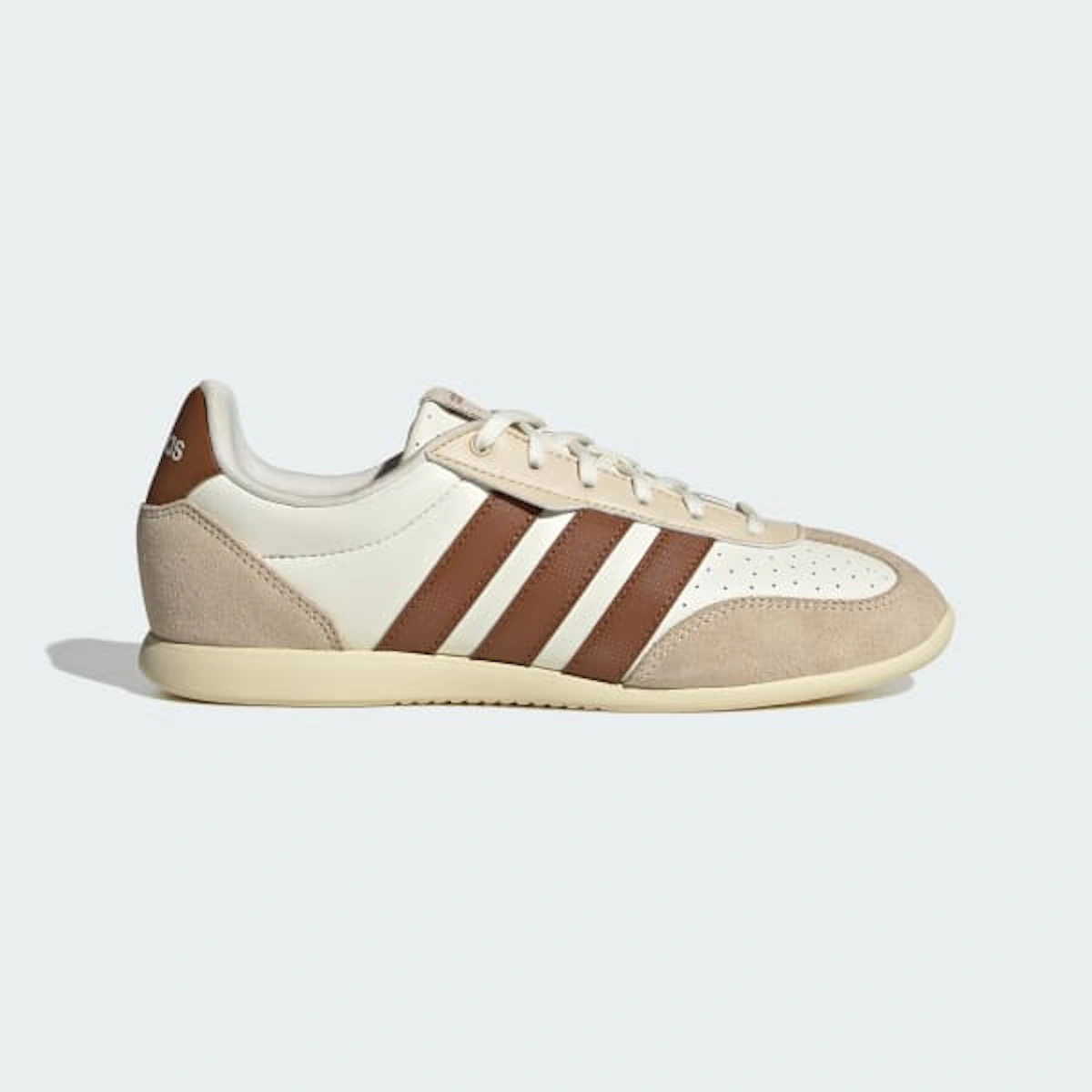 (Women) Adidas Vareda Shoes / BARREDA LO Sneakers Off White/Dusky Bronze/Warm Vanilla