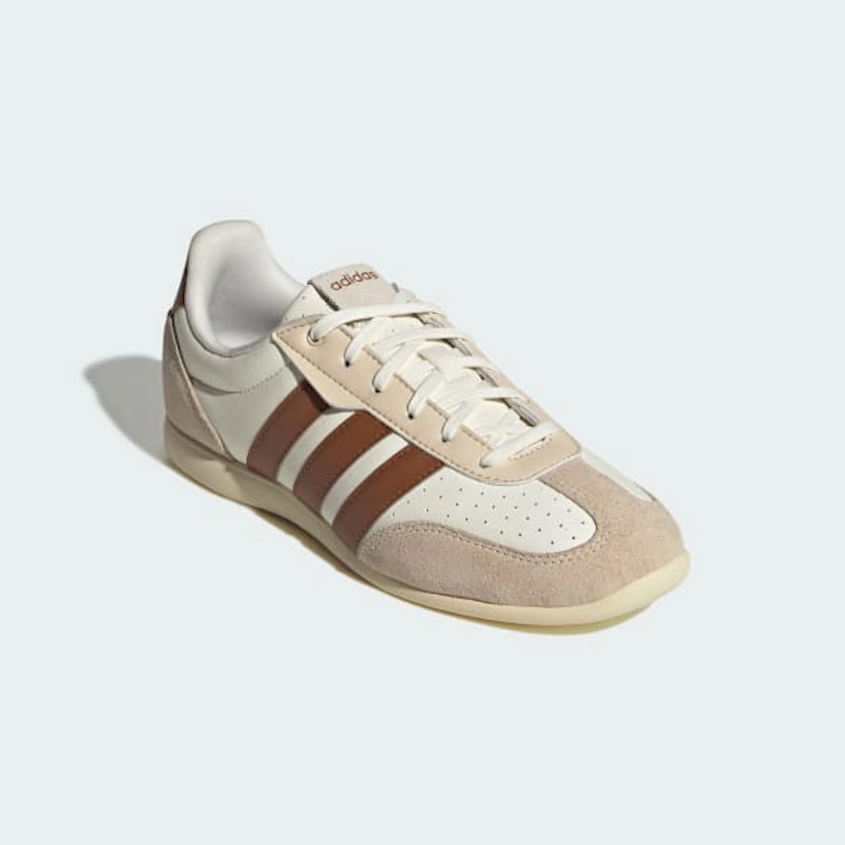 (Women) Adidas Vareda Shoes / BARREDA LO Sneakers Off White/Dusky Bronze/Warm Vanilla