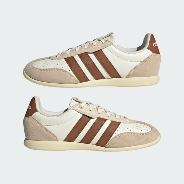 Sizing (W) Adidas Vareda Sepatu / Sneakers BARREDA LO Putih Gading/Perunggu Gelap/Vanila Hangat HQ7389