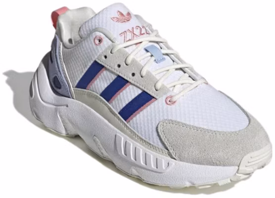 (W) adidas ZX 22 Boost 'Putih Biru Royal' GY6709 Lookbook (W) adidas ZX 22 Boost 'Putih Biru Royal' GY6709