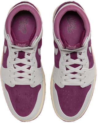 (W) Air Jordan 1 Tinggi Zoom Comfort 2 'Bordeaux' DV1305-600 Lookbook (W) Air Jordan 1 Tinggi Zoom Comfort 2 'Bordeaux' DV1305-600