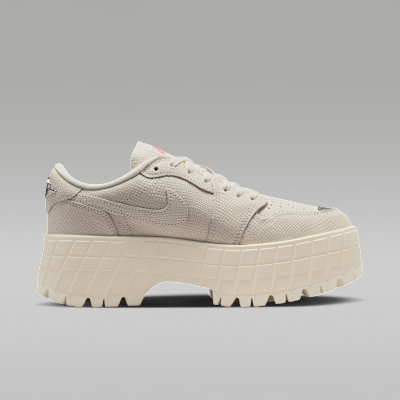 Lookbook (W) Air Jordan 1 Low "Brooklyn" Avorio Chiaro/Racer Rosa/Avorio Chiaro/Avorio Chiaro IR0835-110