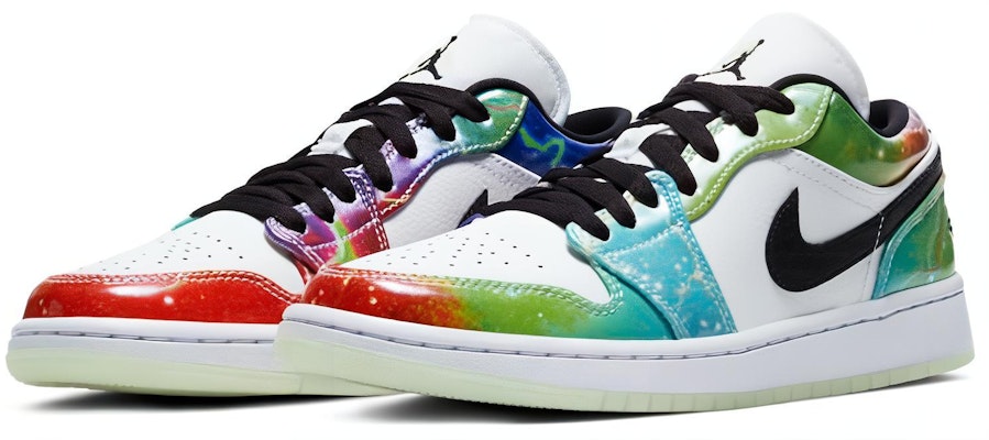 (W) Air Jordan 1 低帮 '星系' CW7310-909 Lookbook (W) Air Jordan 1 低帮 '星系' CW7310-909
