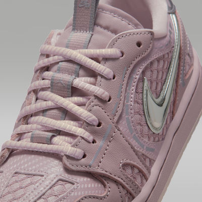 Sizing (W) ナイキ エアジョーダン 1 ロー "メソッドオブメイク" パーティクルローズ/メタリックシルバー HQ2186-601
