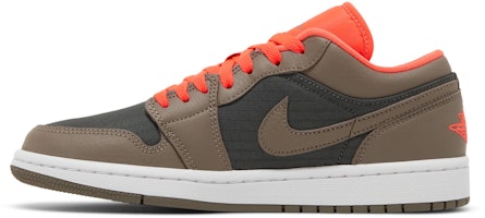 (W) Air Jordan 1 Low SE 'Hitam Zaitun Merah Terang' DQ6076-002 Lookbook (W) Air Jordan 1 Low SE 'Hitam Zaitun Merah Terang' DQ6076-002