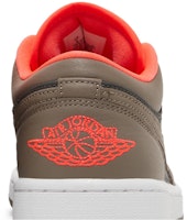 (W) Air Jordan 1 Low SE 'Hitam Zaitun Merah Terang' DQ6076-002 Sizing (W) Air Jordan 1 Low SE 'Hitam Zaitun Merah Terang' DQ6076-002