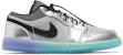 (W) Air Jordan 1 Low SE 'Metallic Silver Gradient' dalam Perak Berkilauan Gradient. DJ5199-109