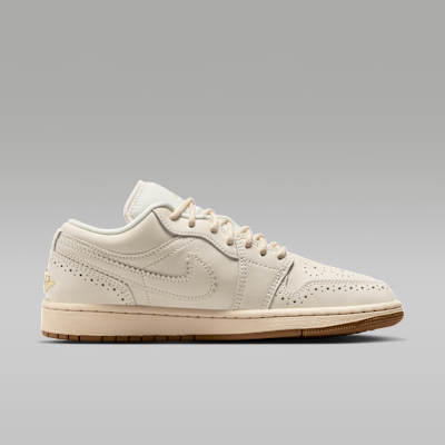 Lookbook (W) Air Jordan 1 Low SE 粉筆白/金屬金/珍珠白/粉筆色 IO0759-100