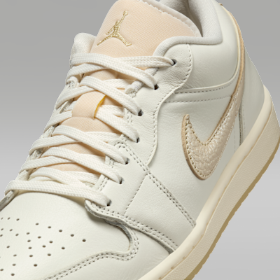 Sizing (W) Air Jordan 1 Low SE 米白色/象牙白/金色 HV5157-100
