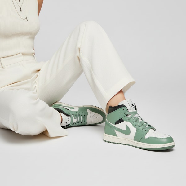 (女性)Air Jordan 1 Mid 'Jade Smoke' BQ6472-130 Order (女性)Air Jordan 1 Mid 'Jade Smoke' BQ6472-130