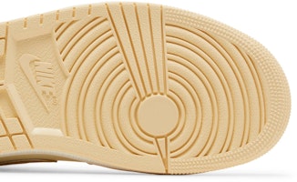 喬丹 Air Jordan 1 Mid 女款「淺香草色」防滑耐磨 高筒 復古籃球鞋 黃白色 Purchase 喬丹 Air Jordan 1 Mid 女款「淺香草色」防滑耐磨 高筒 復古籃球鞋 黃白色