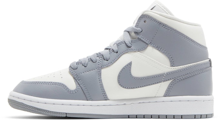 (Women) Air Jordan 1 Mid 'Stealth' BQ6472-115 Lookbook (Women) Air Jordan 1 Mid 'Stealth' BQ6472-115