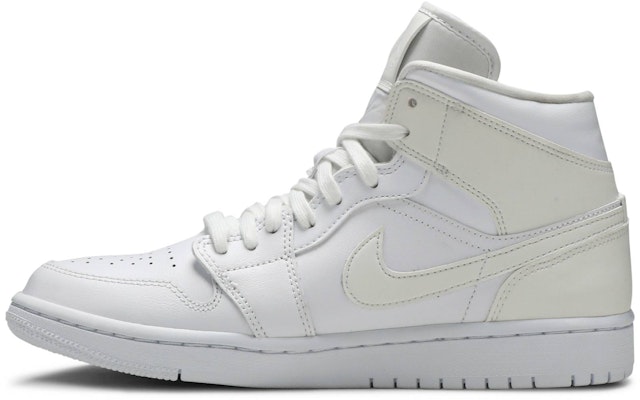 (W) 에어 조던 1 미드 '화이트 아이보리' BQ6472-112 Lookbook (W) 에어 조던 1 미드 '화이트 아이보리' BQ6472-112