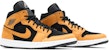 (W) Air Jordan 1 Mid Desert Ochre dalam Warna Coklat Kekuningan. DB5453-700
