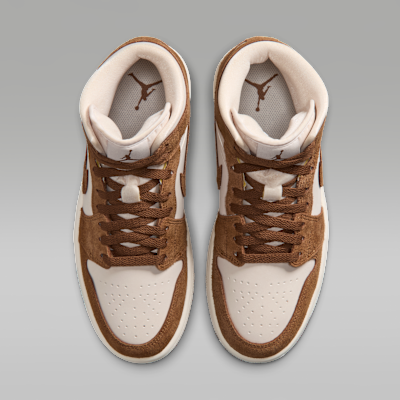 Shop (W) Air Jordan 1 Mid Licht British Tan/Chalk BQ6472-203