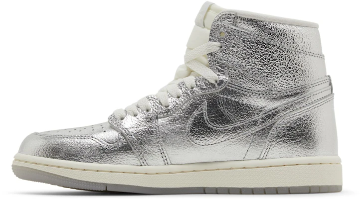 (W) Air Jordan 1 Retro Tinggi OG 'Chrome' FN7249-001 Lookbook (W) Air Jordan 1 Retro Tinggi OG 'Chrome' FN7249-001