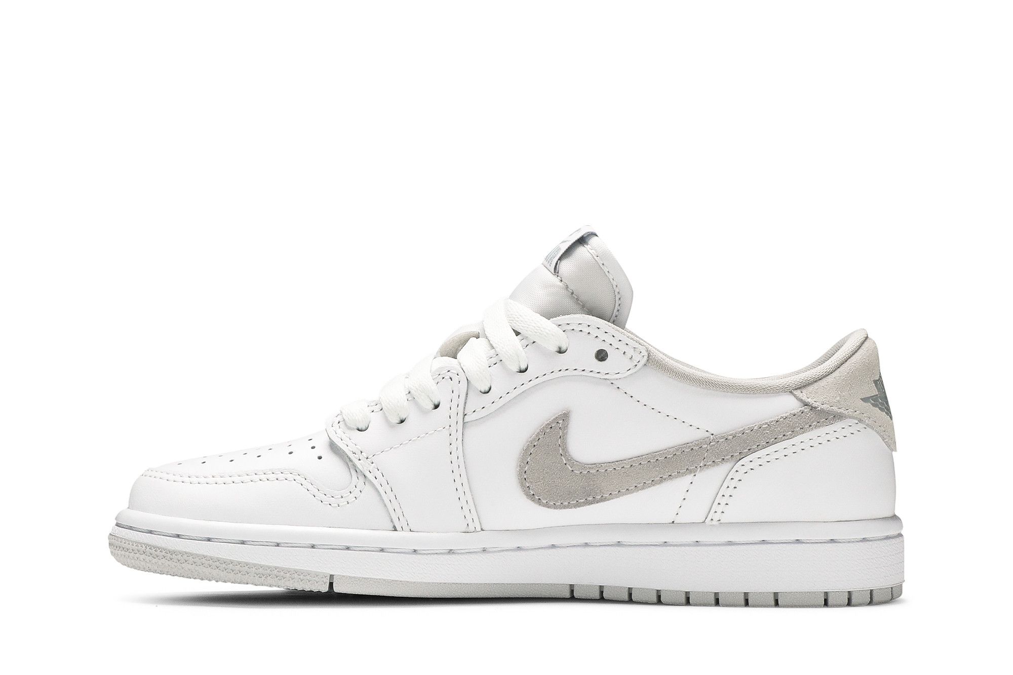 Shop (W) Air Jordan 1 复刻低帮 OG '中性色灰' 2021 CZ0775-100