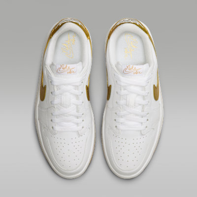 Shop (W) Air Jordan 1 三層 SE 白/金屬金/白 IV5090-100