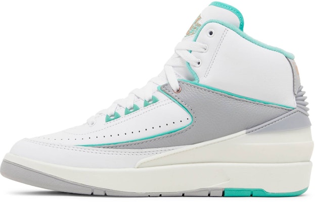 (Women) Air Jordan 2 Retro 'Crystal Mint' FN6755-100 Lookbook (Women) Air Jordan 2 Retro 'Crystal Mint' FN6755-100