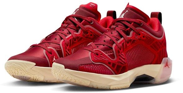 (女性)Air Jordan 37 低筒 'Team Red' DV9989-601 Lookbook (女性)Air Jordan 37 低筒 'Team Red' DV9989-601