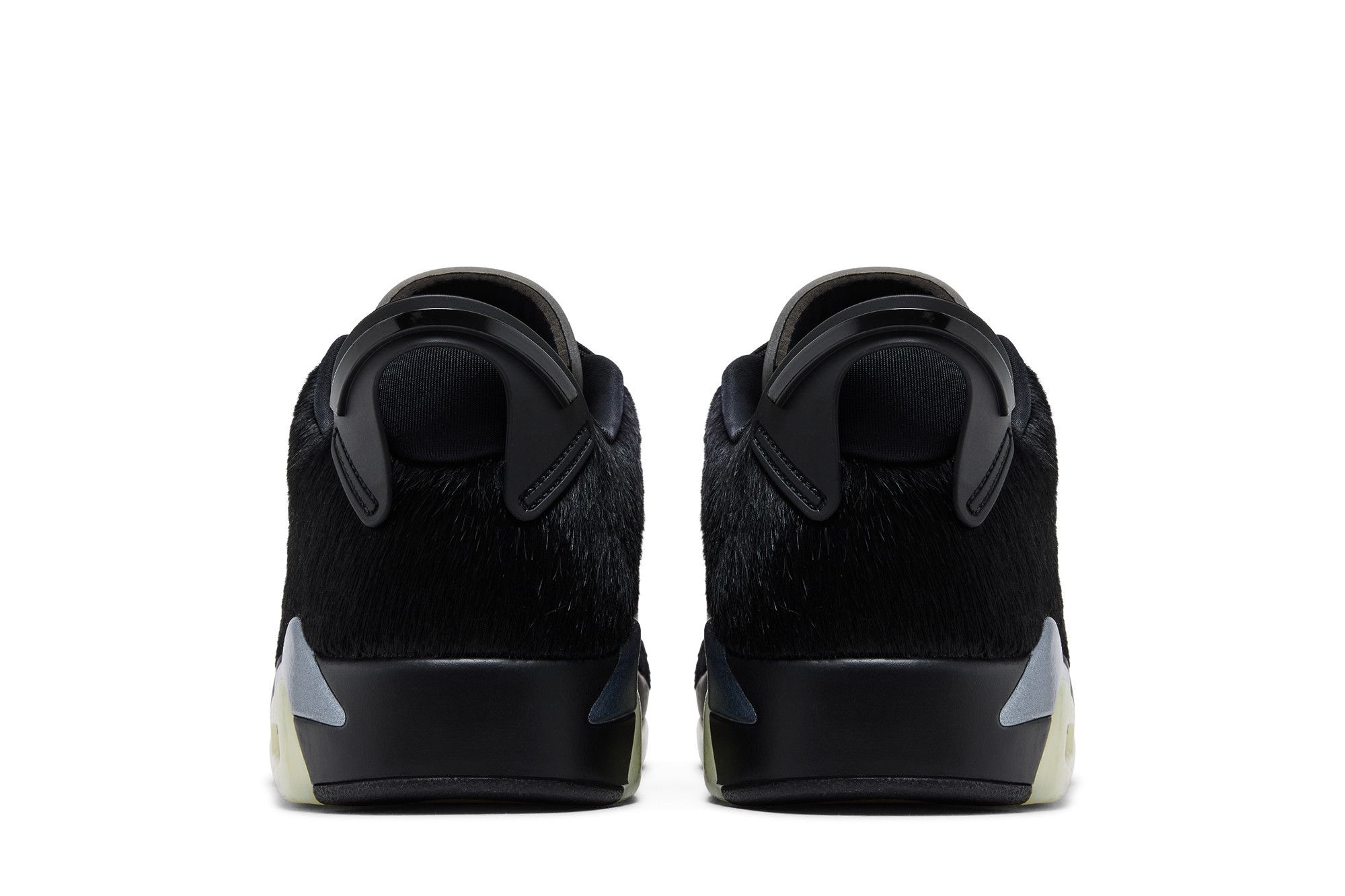 Sizing (W) Air Jordan 6 Rétro Low ''Blackout''. IO9786-001