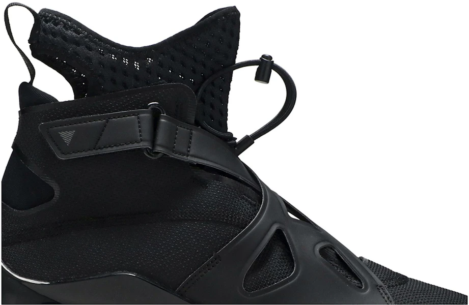 (W) Air Jordan Air Latitude 720 'Triple Black' Negro Triple AV5187-001 Lookbook (W) Air Jordan Air Latitude 720 'Triple Black' Negro Triple AV5187-001