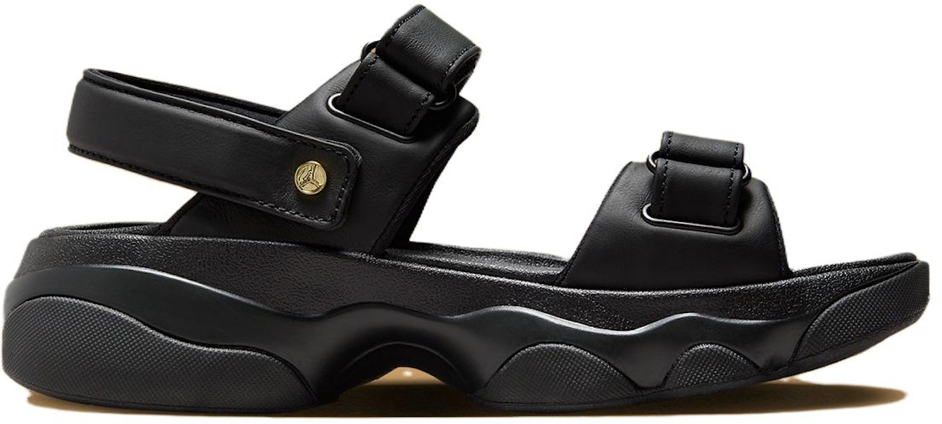 (W) Air Jordan Deja Sandal 'Hitam Emas Metalik' FN5036-001 Lookbook (W) Air Jordan Deja Sandal 'Hitam Emas Metalik' FN5036-001